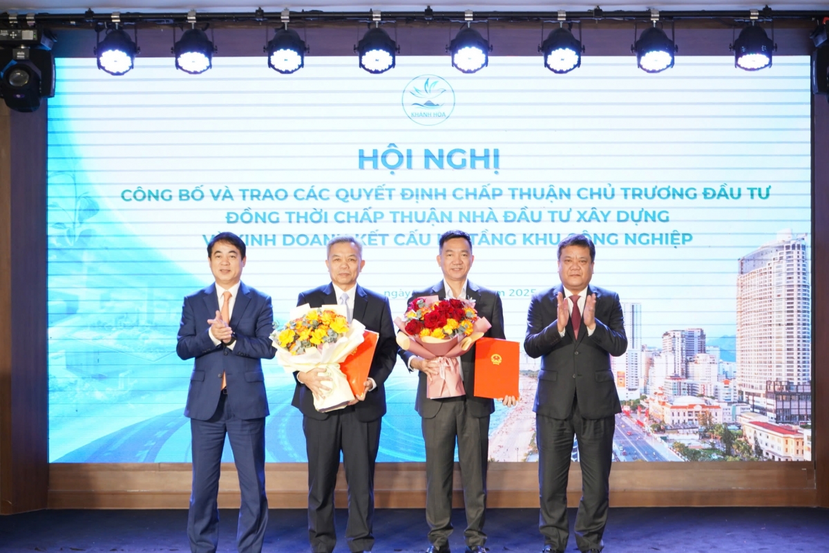 Khánh Hòa trao quyết định đầu tư 3 khu công nghiệp hơn 11.000 tỷ đồng